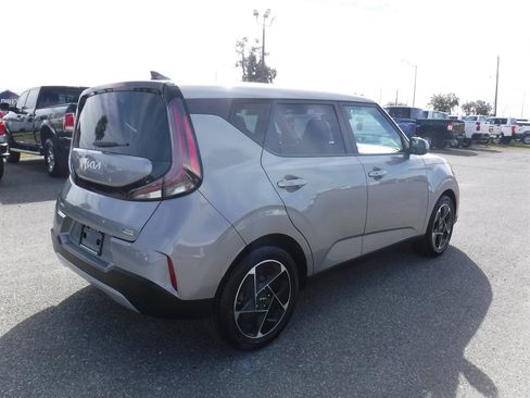 Used 2023 Kia Soul EX image 2
