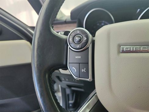 Used 2017 Land Rover Discovery HSE image 34