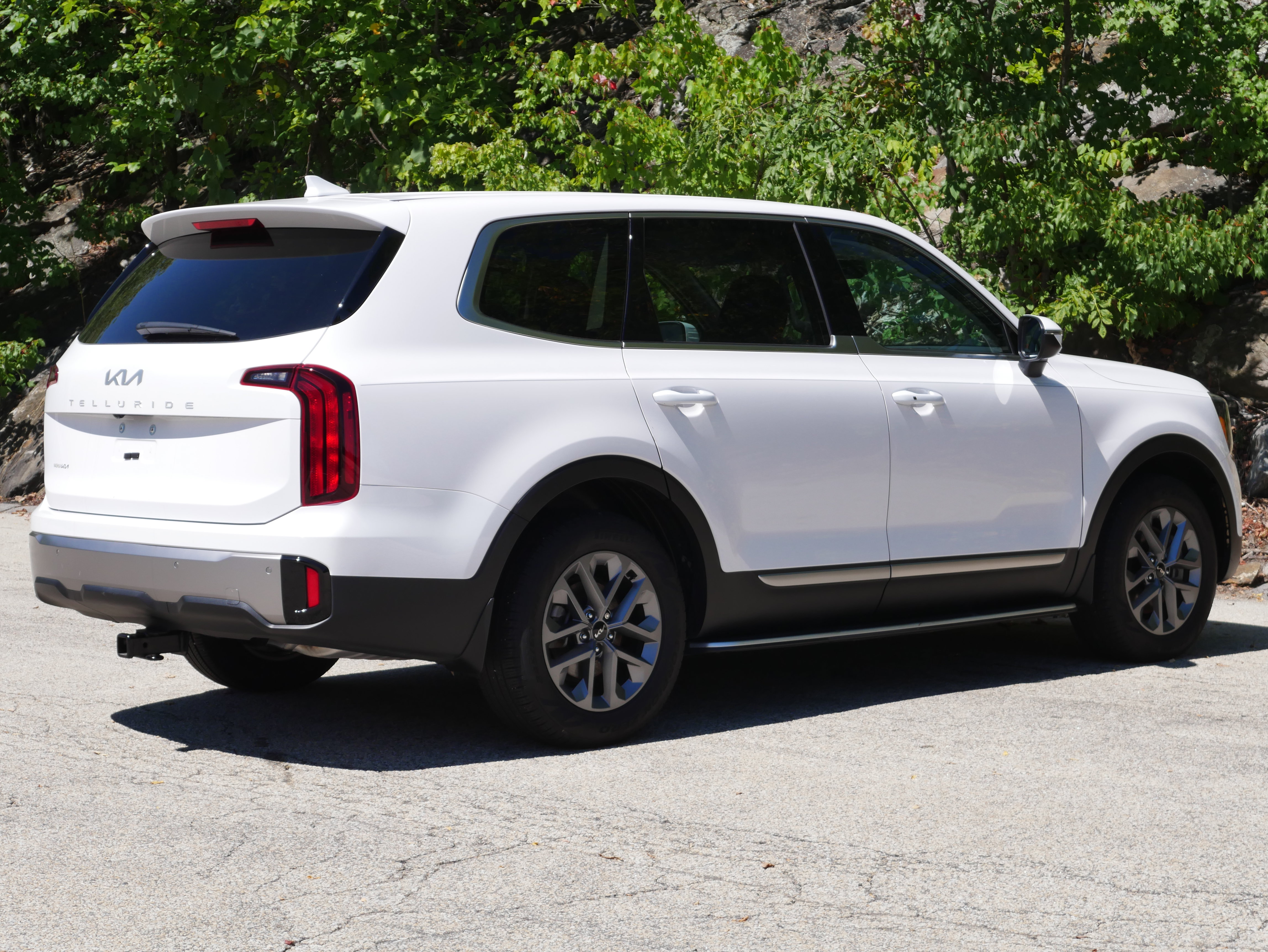 Certified 2025 Kia Telluride LX FWD image 10