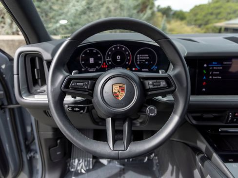 Certified 2026 Porsche Cayenne AWD/4WD image 36