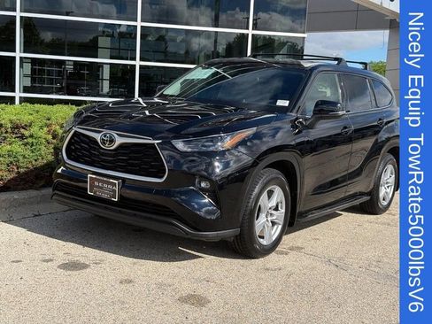 Used 2022 Toyota Highlander LE AWD/4WD image 7