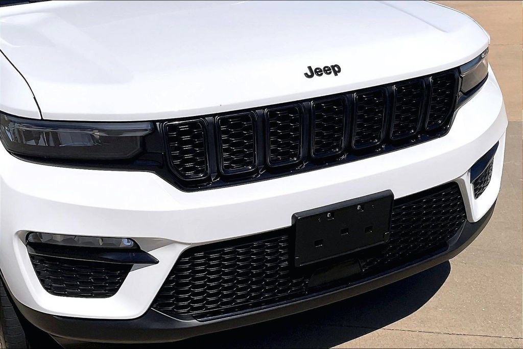 Used 2023 Jeep Grand Cherokee Limited w/ Black Appearance Package RWD image 30