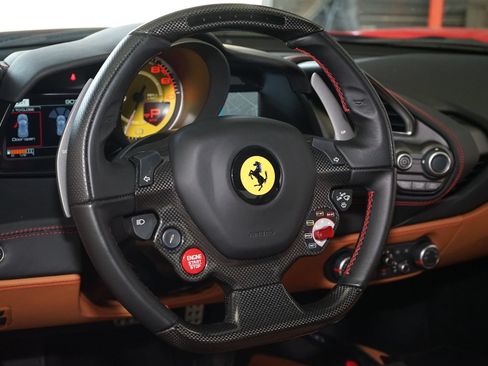 Used 2019 Ferrari 488 GTB RWD image 12