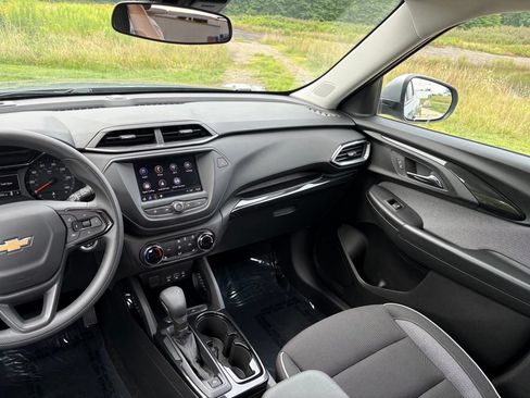 Used 2023 Chevrolet TrailBlazer LT FWD image 40