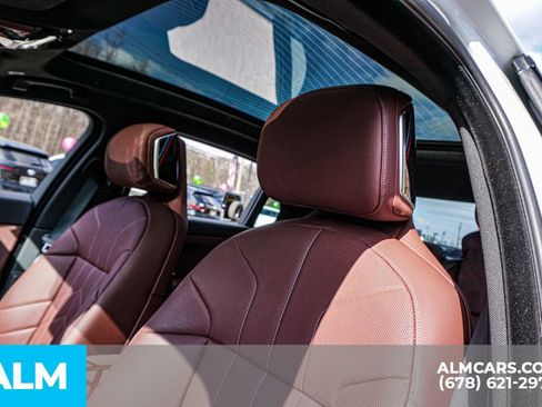 Used 2025 BMW i7 eDrive50 w/ M Sport Package image 19