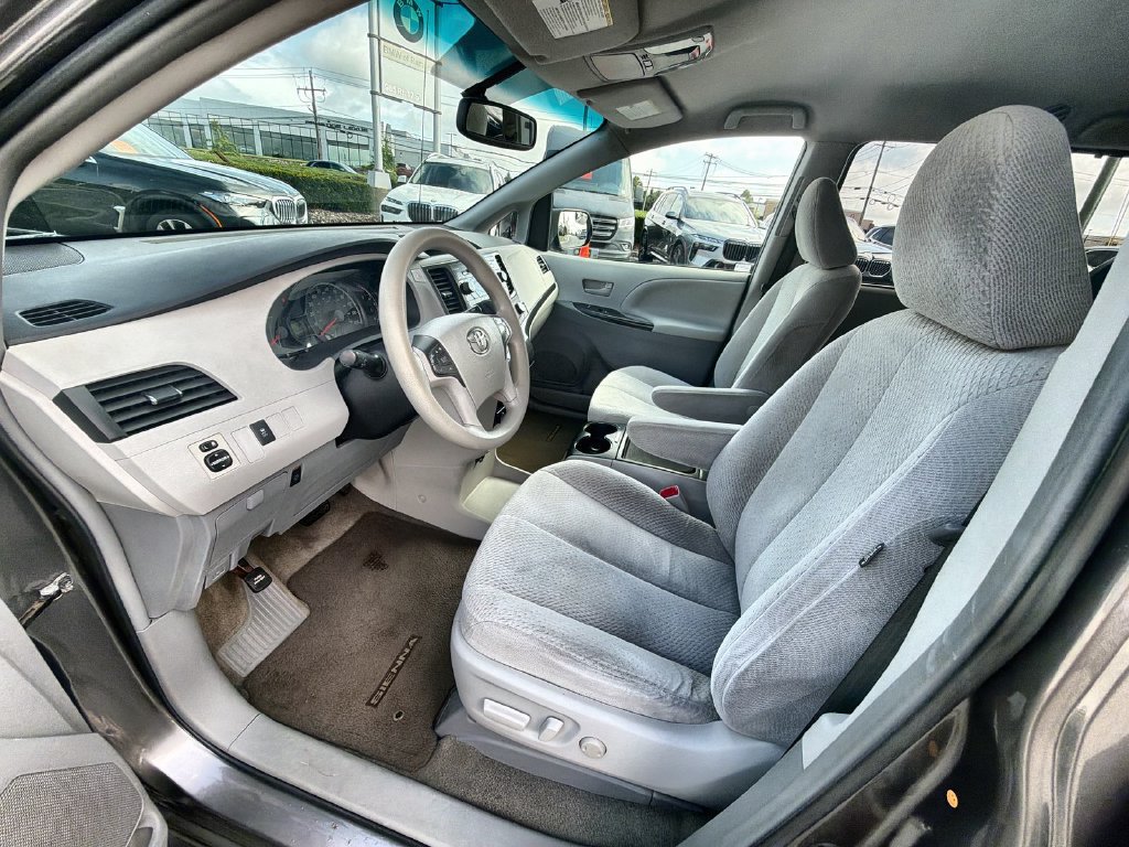 Used 2012 Toyota Sienna LE FWD image 10