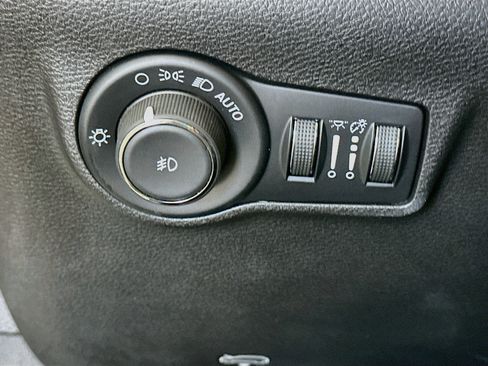 Used 2025 Jeep Compass Limited AWD/4WD image 17