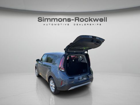 Used 2025 Kia Soul LX w/ LX Technology Package FWD image 4