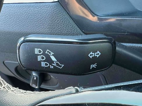 Used 2021 Volkswagen Tiguan SE w/ Panoramic Sunroof Package image 26