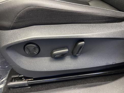 Certified 2023 Volkswagen Tiguan SE FWD image 13
