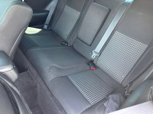 Used 2017 Dodge Challenger SXT RWD image 10