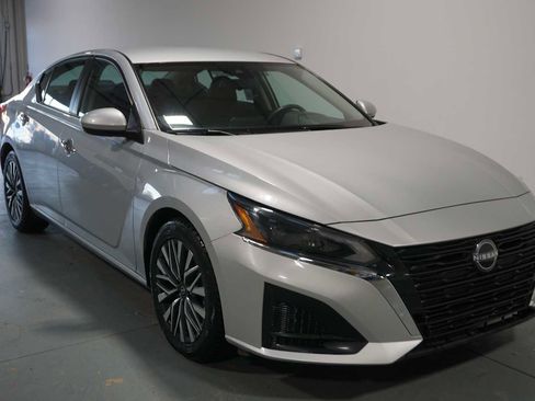 Used 2023 Nissan Altima 2.5 SV image 5