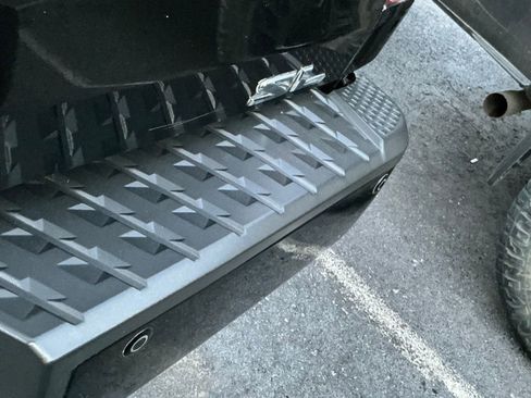 Used 2018 Nissan Titan SL image 6