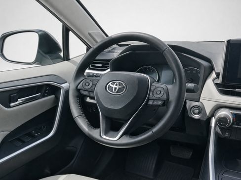 Used 2021 Toyota RAV4 XLE Premium AWD/4WD image 19