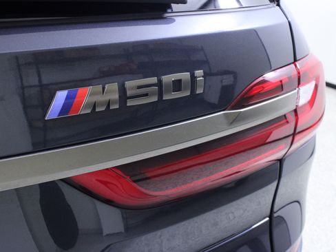 Used 2022 BMW X7 M50i image 10