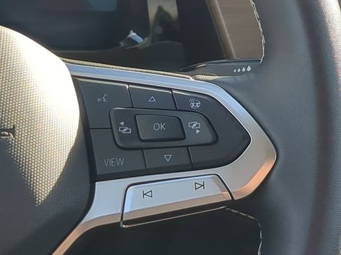 Used 2024 Volkswagen Atlas SE image 18