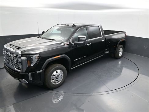 New 2026 GMC Sierra 3500 Denali w/ Denali Reserve Package image 13