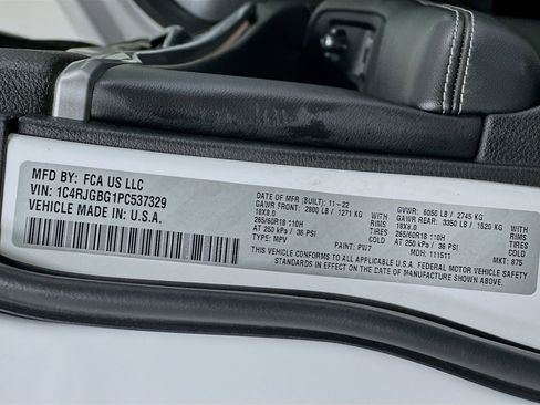 Used 2023 Jeep Grand Cherokee Limited image 12