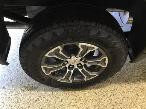 New 2026 GMC Sierra 1500 SLE image 24