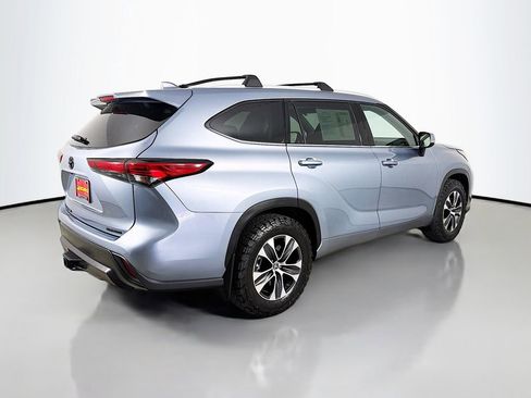 Used 2022 Toyota Highlander XLE AWD/4WD image 8