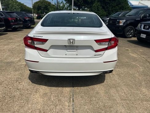 Used 2018 Honda Accord Sport image 6
