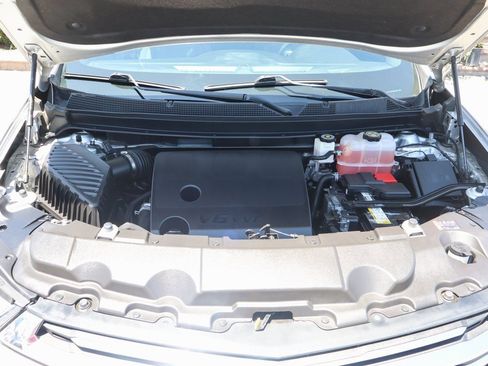 Used 2022 Chevrolet Traverse LT image 11