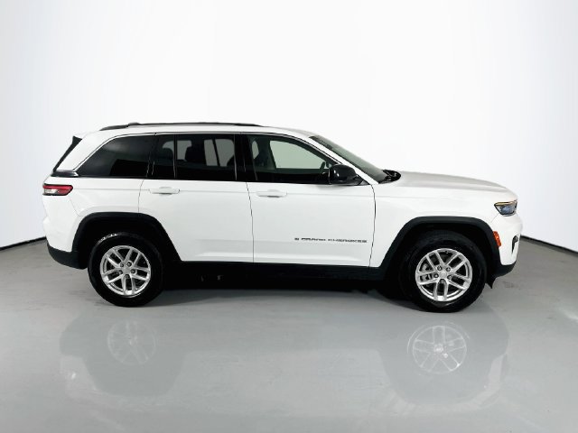 Used 2023 Jeep Grand Cherokee Laredo X AWD/4WD image 10