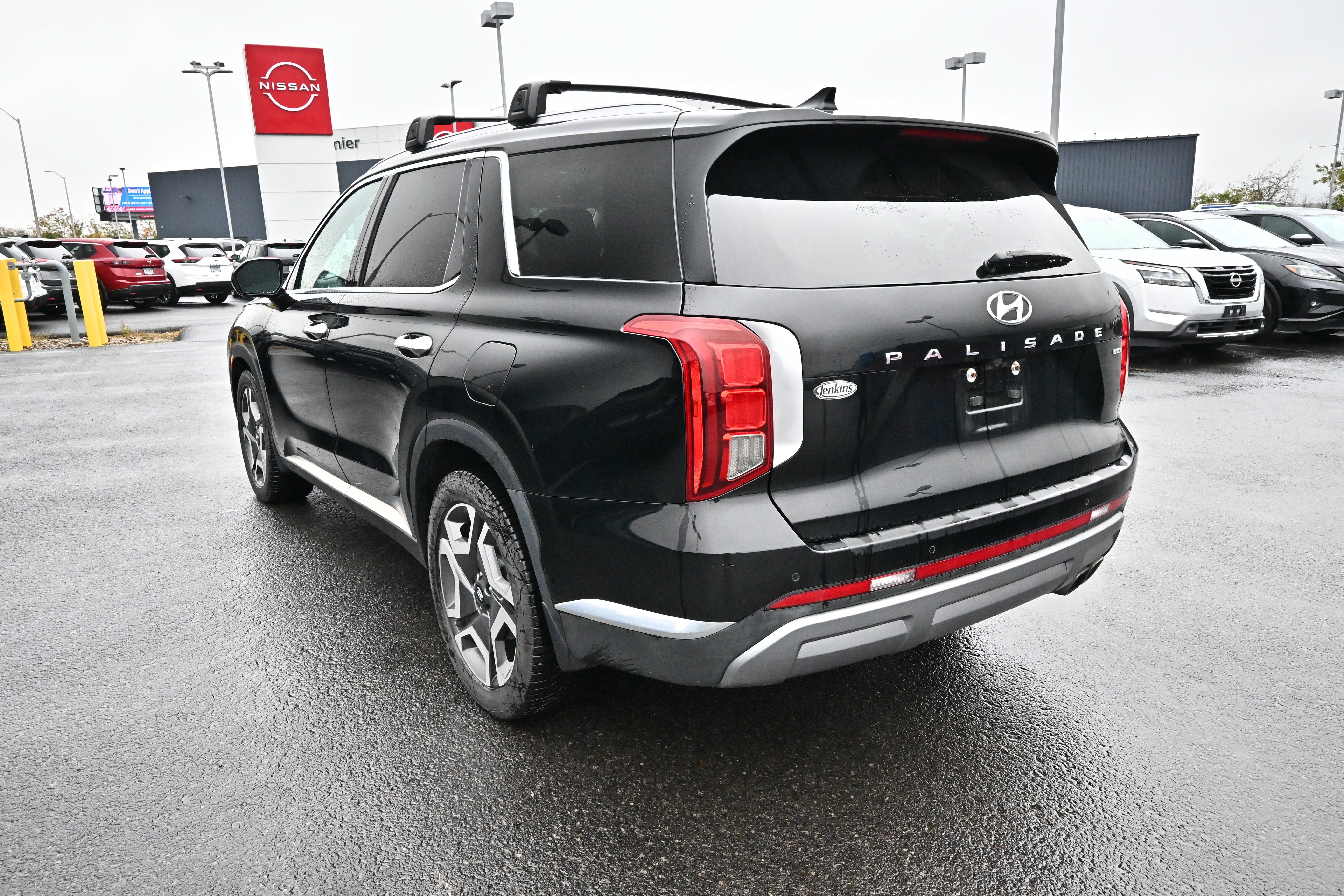 Used 2023 Hyundai Palisade Limited w/ Winter Package AWD/4WD image 8