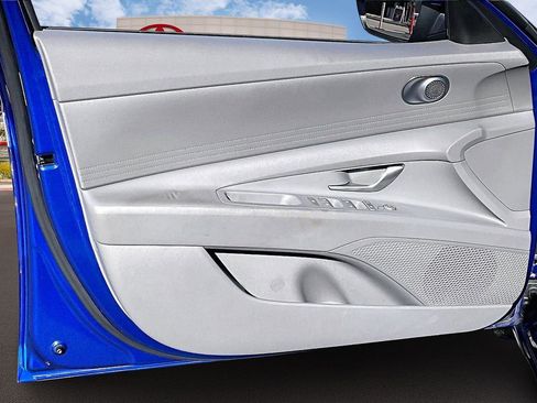 Used 2023 Hyundai Elantra Blue image 22