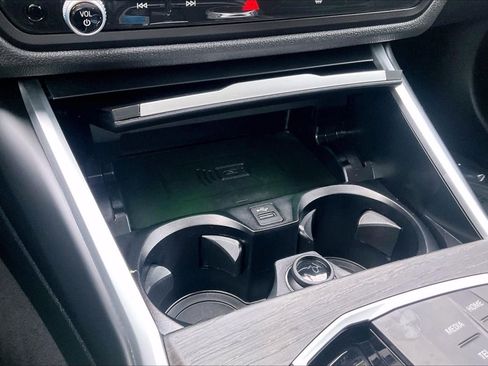 Used 2023 BMW i4 eDrive40 image 27