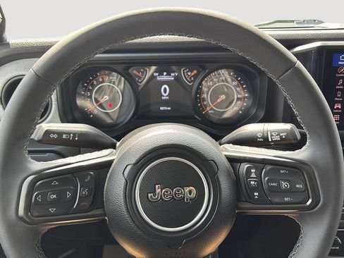 Used 2025 Jeep Gladiator Sport AWD/4WD image 22