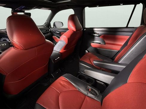 Used 2023 Toyota Highlander XSE image 27