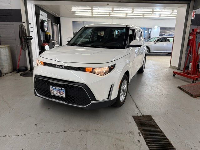 Certified 2024 Kia Soul LX w/ Option Group 015 FWD image 3
