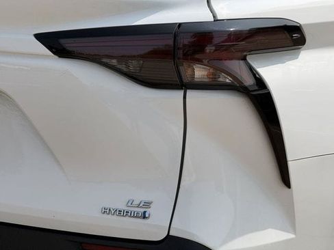 Used 2023 Toyota Sienna LE FWD image 7