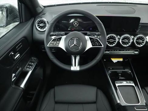 New 2026 Mercedes-Benz GLB 250 image 11