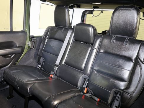 Used 2021 Jeep Wrangler Unlimited Sahara image 9