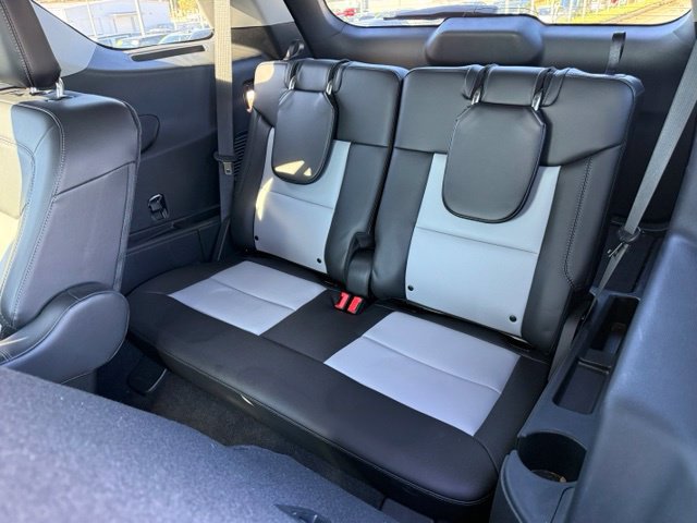 Used 2024 Ford Explorer XLT w/ Equipment Group 202A AWD/4WD image 17