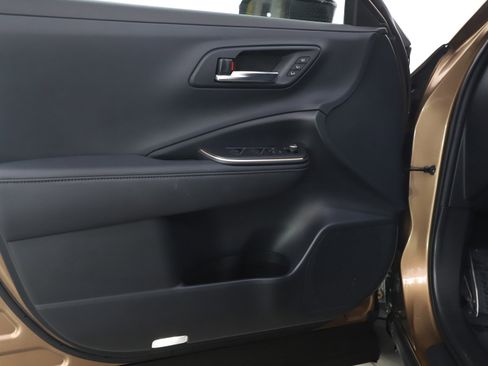 Used 2023 Toyota Crown Platinum image 17