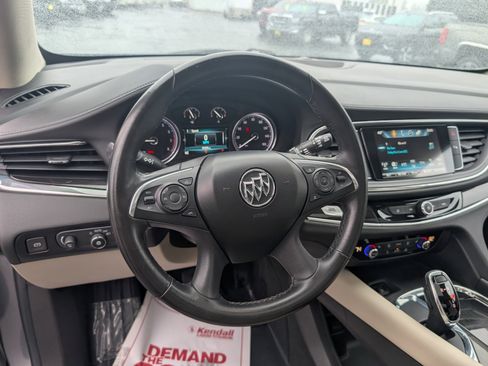 Used 2018 Buick Enclave Essence image 14