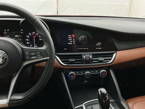 Used 2019 Alfa Romeo Giulia RWD image 33