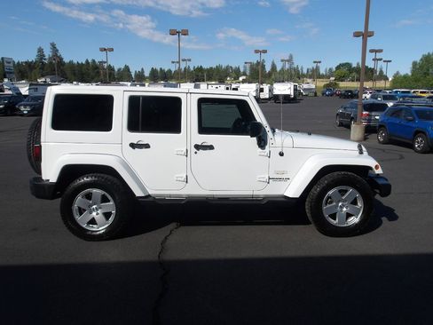 Used 2012 Jeep Wrangler Unlimited Sahara w/ Connectivity Group AWD/4WD image 6