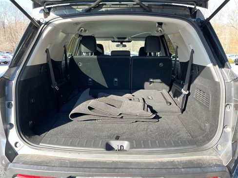 Certified 2022 Nissan Pathfinder SV image 23