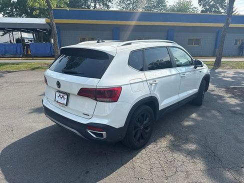 Used 2023 Volkswagen Taos SE w/ Panoramic Sunroof Package AWD/4WD image 6