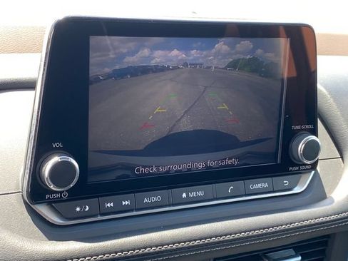 Used 2023 Nissan Rogue SV FWD image 11