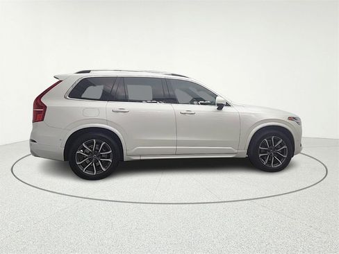 Used 2017 Volvo XC90 T6 Momentum w/ Vision Package image 8
