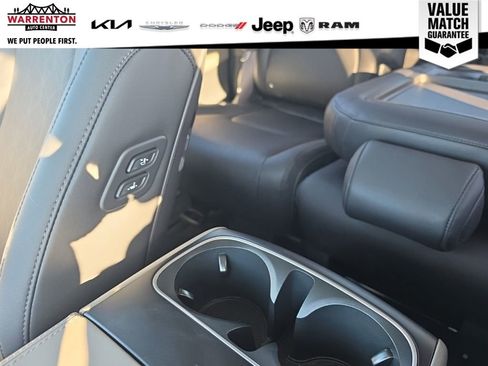 Certified 2025 Kia Carnival EX FWD image 21