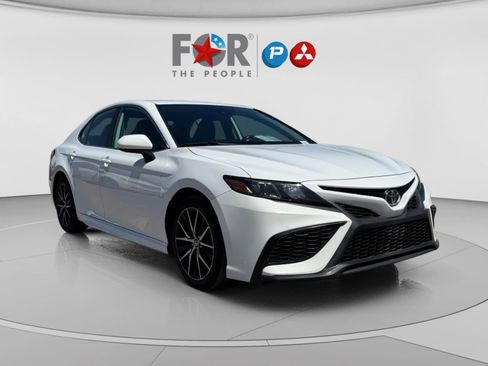Used 2021 Toyota Camry SE FWD image 7