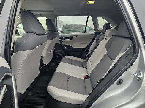 Used 2025 Toyota RAV4 XLE image 17