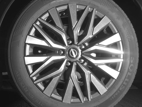 Used 2025 Nissan Altima 2.5 SV FWD image 14