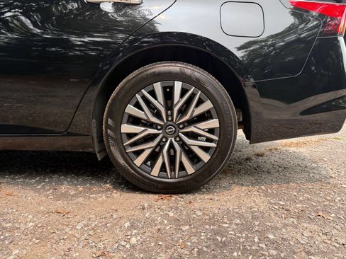 Used 2025 Nissan Altima 2.5 SV FWD image 30